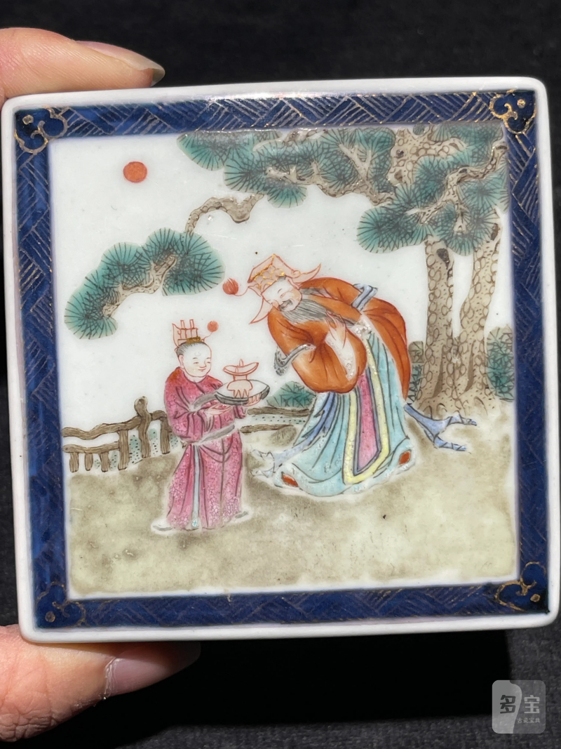 清乾隆 青花粉彩加官进爵纹方印盒 - 图5